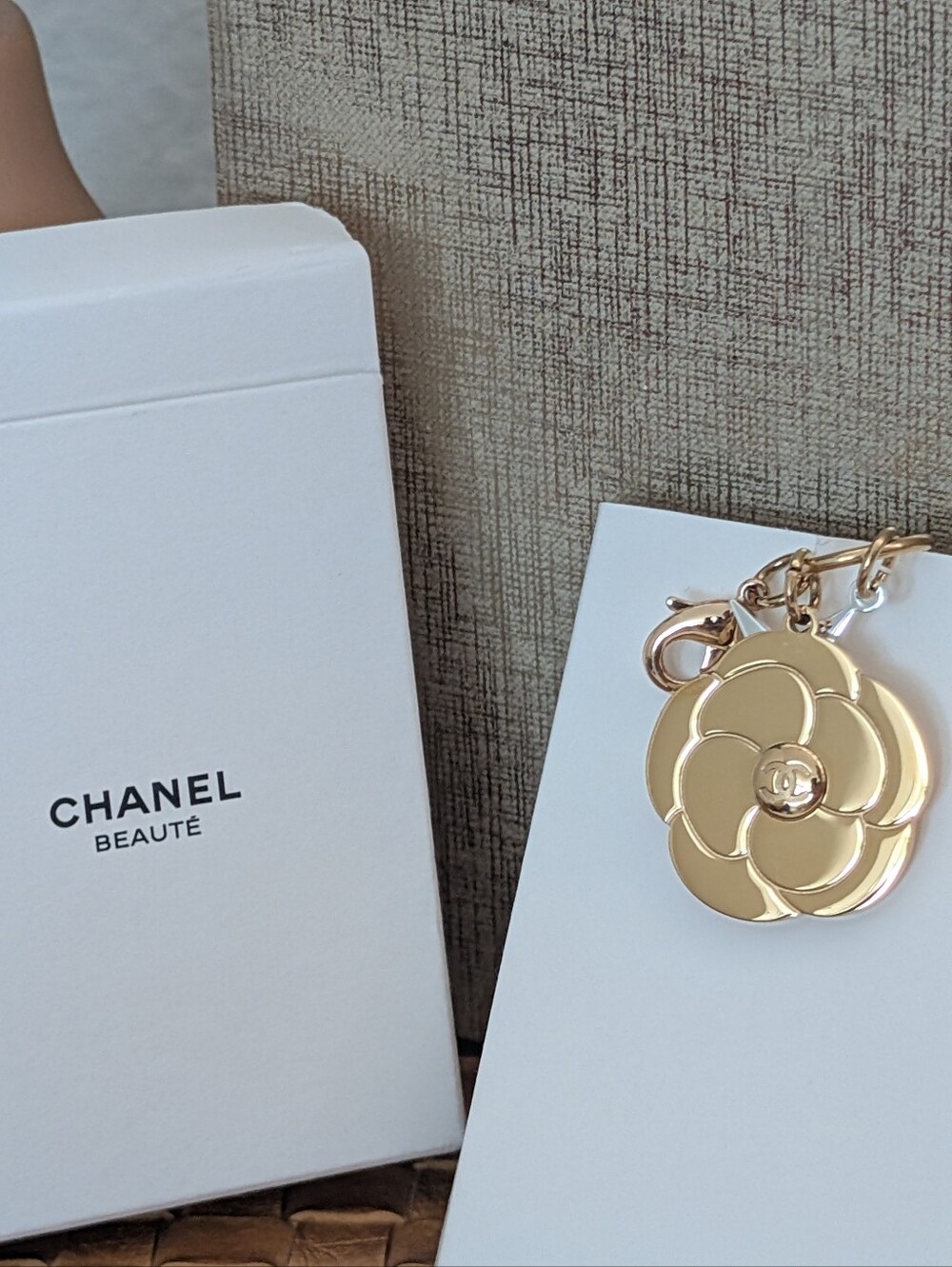 CHANEL LIMITED EDITION Gold Camellia Charm GWP